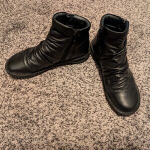 LIKE NEW Miz Mooz Black Ankle Boots